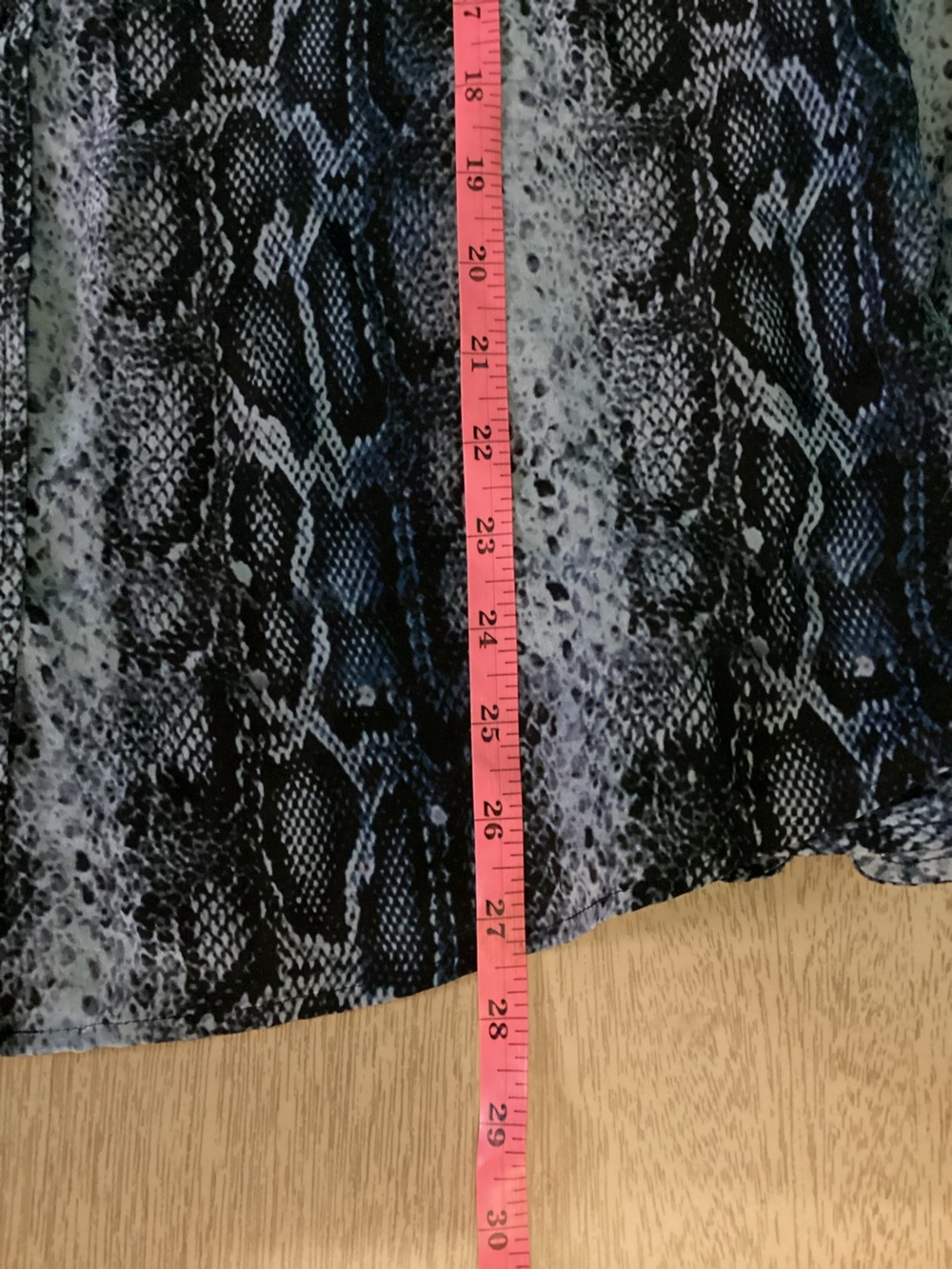 Joe Fresh 100% Silk Snakeskin Pattern Button Up Shirt Size XL EUC - Picture 9 of 9